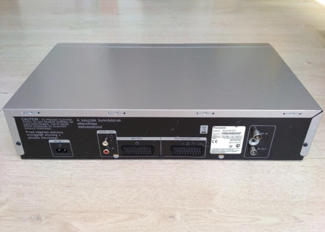 6-hlavovy-videorekorder-panasonic-nv-hv61ep-hi-fi-stereo-big-1