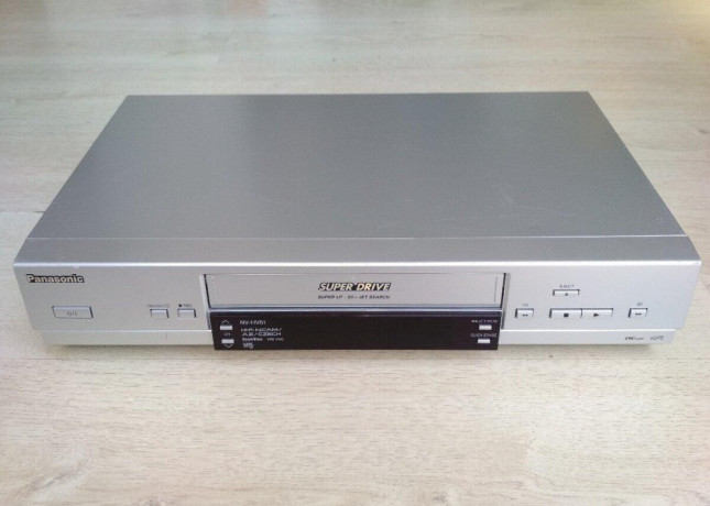 6-hlavovy-videorekorder-panasonic-nv-hv61ep-hi-fi-stereo-big-0