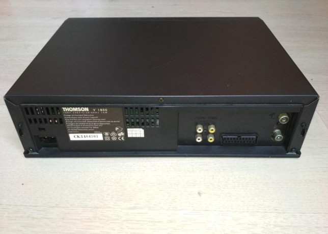 videorekorder-thomson-v1800-big-1
