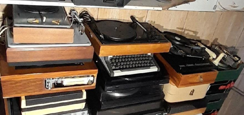 gramofon-tesla-sony-dual-crown-predam-big-1