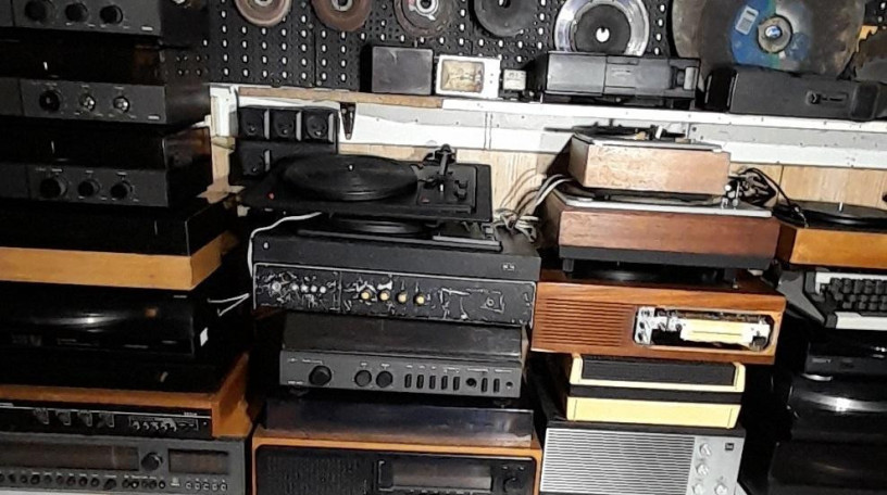 gramofon-tesla-sony-dual-crown-predam-big-2