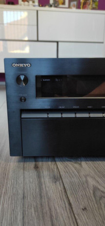 av-receiver-onkyo-tx-nr828-big-4