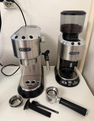 pakovy-kavovar-delonghi-dedica-ec685-mlyncek-delonghi-big-1