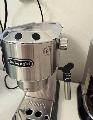 pakovy-kavovar-delonghi-dedica-ec685-mlyncek-delonghi-big-3
