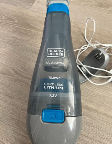 aku-rucny-vysavac-black-decker-big-1