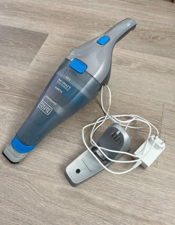 aku-rucny-vysavac-black-decker-big-0