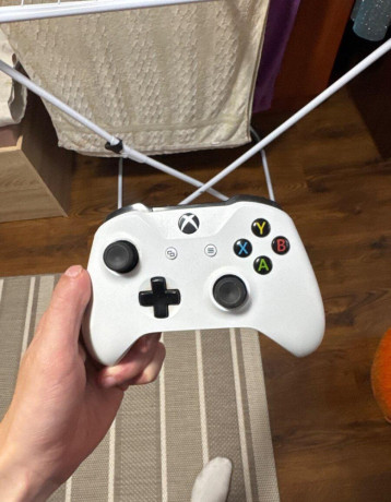 predam-xbox-one-s-s-ovladacom-big-1