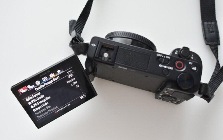 sony-zv-e10-big-3