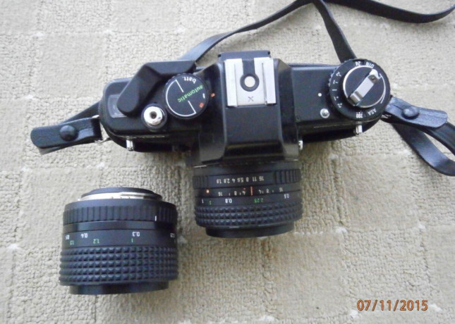 praktica-b100-2ks-objektivov-big-3