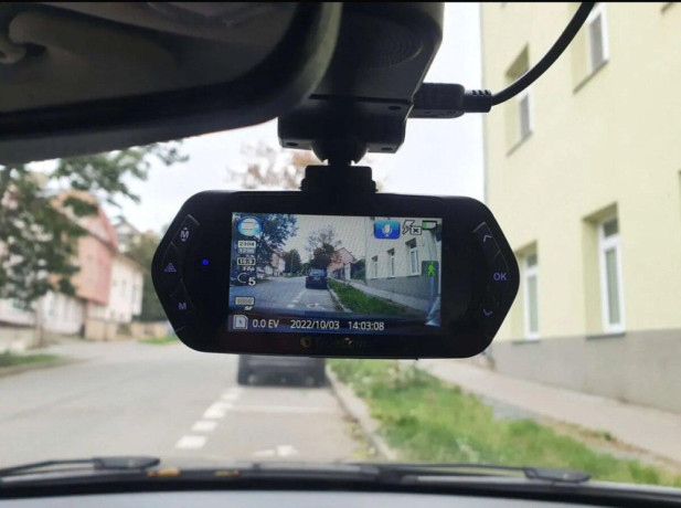 kamera-do-auta-truecam-a7s-fullhd-big-1