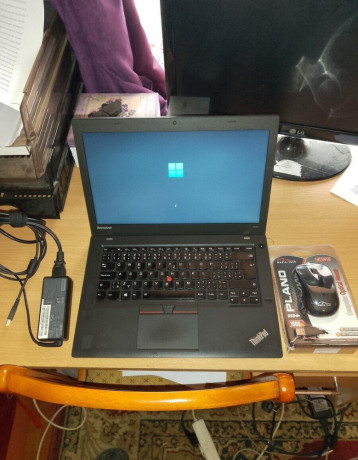 pracovny-vykonny-lenovot450intel-i512gb250gb-ssdbat-6hod-big-0
