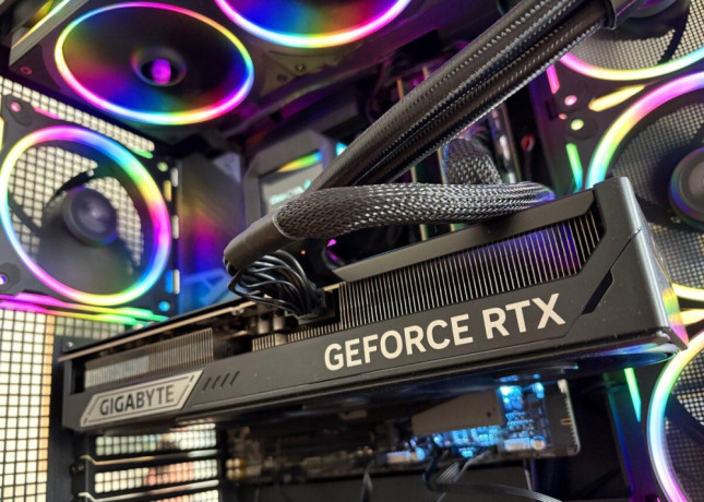 herny-pc-r7-9800x3d-rtx-5070-ti-32gb-ddr5-1tb-nvme-big-3