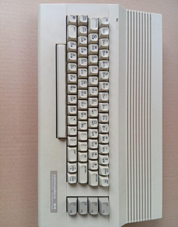 commodore-64-cely-set-bez-monitora-big-0
