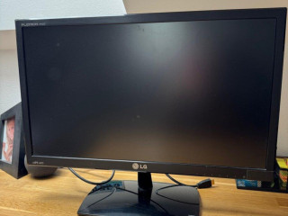 lg-flatron-ips235v-ips-monitor-v-skvelom-stave