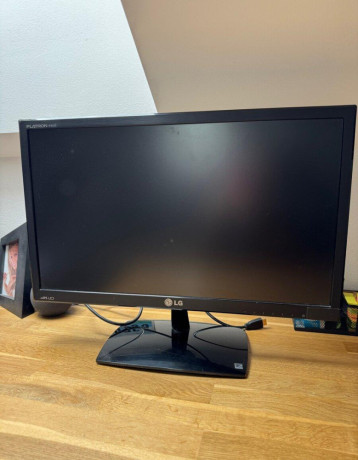 lg-flatron-ips235v-ips-monitor-v-skvelom-stave-big-0