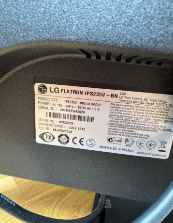 lg-flatron-ips235v-ips-monitor-v-skvelom-stave-big-1