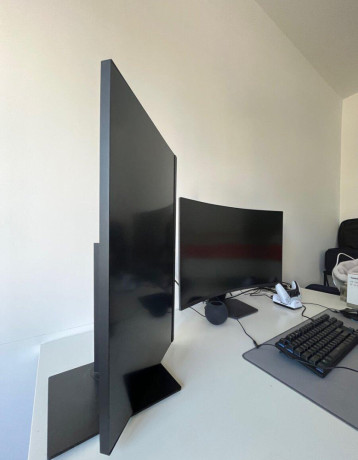 predam-2-monitory-27-a-32-so-zarukou-big-0