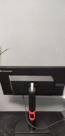 predam-polohovatelny-monitor-lenovo-thinkvision-lt2223p-21-big-2