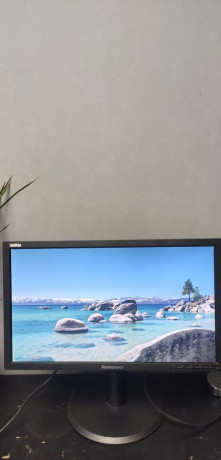 predam-polohovatelny-monitor-lenovo-thinkvision-lt2223p-21-big-0