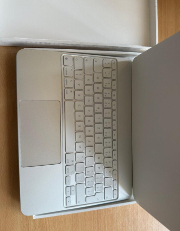 apple-ipad-magic-keyboard-13-big-2