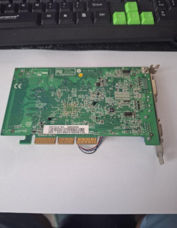 retro-graficka-karta-nvidia-geforce2-mx-agp-32mb64mb-big-1
