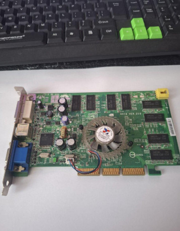 retro-graficka-karta-nvidia-geforce2-mx-agp-32mb64mb-big-0