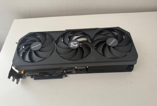 nvidia-geforce-rtx-5080-gigabyte-big-0