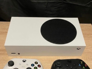 xbox-series-s-2-ovladace