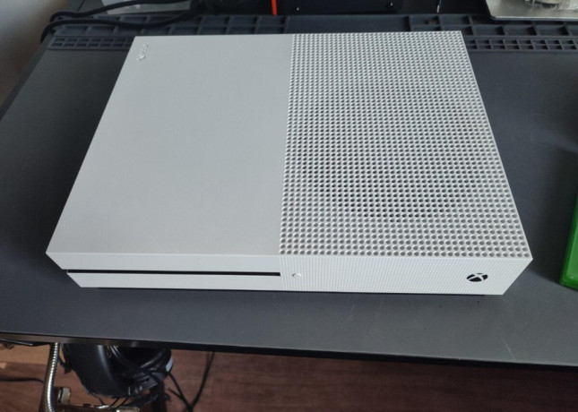 xbox-one-s-500gb-vyborny-stav-big-1