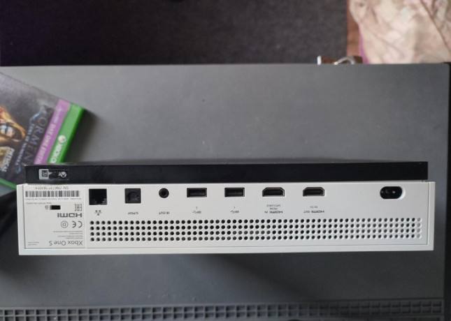 xbox-one-s-500gb-vyborny-stav-big-2