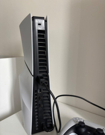 playstation-5-slim-1tb-disc-2-ovladace-big-1