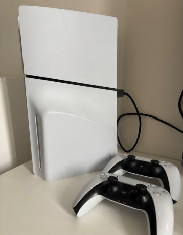 playstation-5-slim-1tb-disc-2-ovladace-big-0