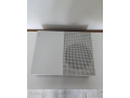 xbox-one-s-s-ovladacom-a-sluchadkami-small-1