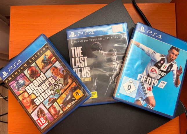 playstation-4-pro-1tb-2-ovladace-gta-v-tlou-fifa-19-big-1