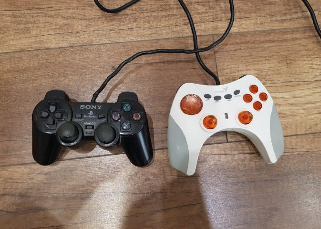 playstation-2-vela-hier-2-ovladace-big-3