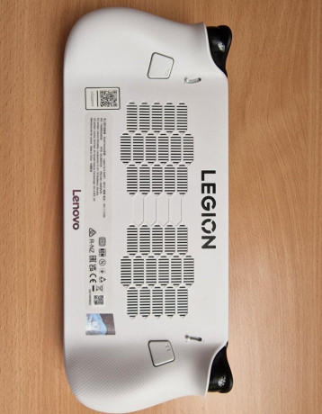 lenovo-legion-go-s-16gb-ram-512gb-ssd-biela-top-stav-big-1