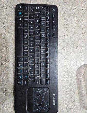 logitech-k400r-wireless-touchpad-big-0