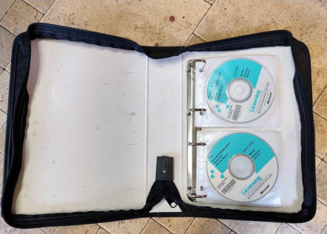 retro-softver-microsoft-server-9-originalnych-cd-v-zakladac-big-1