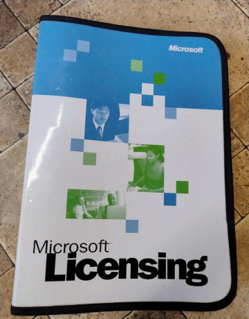 retro-softver-microsoft-server-9-originalnych-cd-v-zakladac-big-0