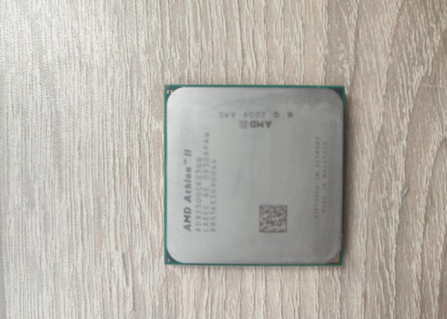 procesor-amd-athlon-ii-x2-250-big-0