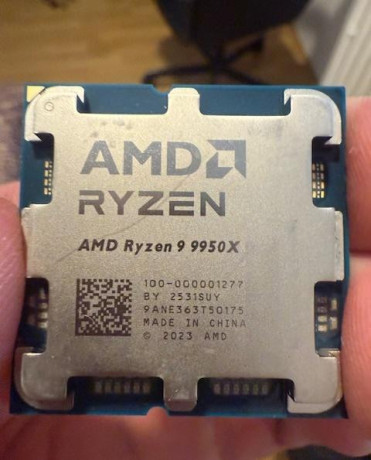 amd-ryzen-9-9950x-big-0