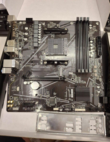 gigabyte-a520m-ds3h-am4-big-0