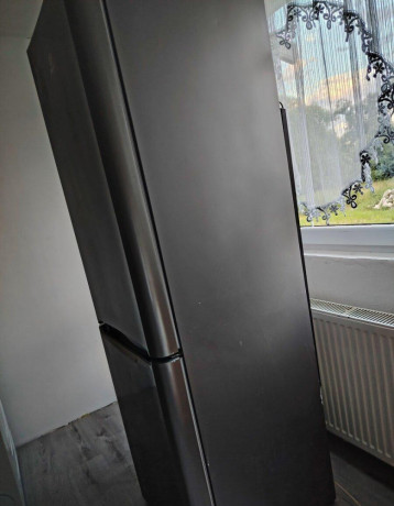 chladnicka-z-mraznickou-indesit-big-3