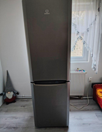 chladnicka-z-mraznickou-indesit-big-0