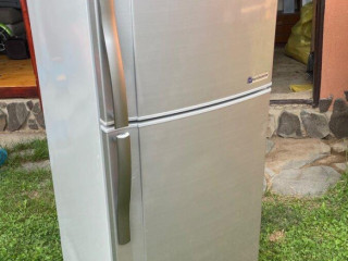chladnicka-s-mraznickou-sharp-sj-300s-sl
