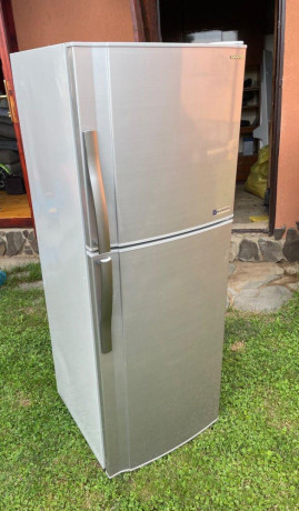 chladnicka-s-mraznickou-sharp-sj-300s-sl-big-0