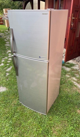 chladnicka-s-mraznickou-sharp-sj-300s-sl-big-1