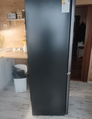 predam-chladnicku-s-mraznickou-zn-whirlpool-big-3