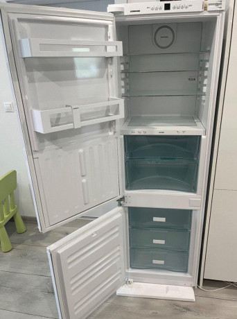 liebherr-vstavana-chladnicka-s-mraznickou-big-2
