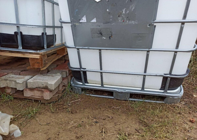 predam-1000-l-plastove-nadrze-big-0